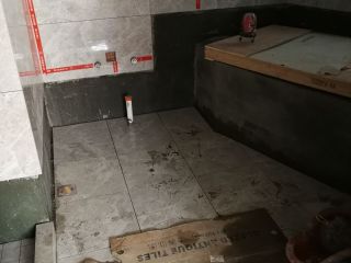 地砖铺贴及地面找平施作