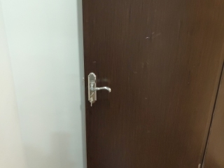 套装门、踢脚线安装
