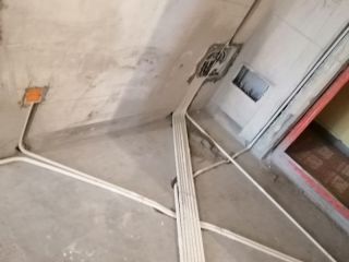 水、电管开槽施工