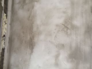 现场背景墙及隔墙施作