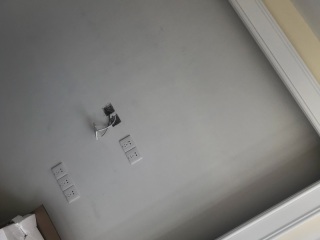 现场背景墙及隔墙施作