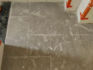 地砖铺贴及地面找平施作