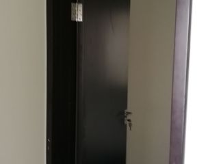 套装门、踢脚线安装