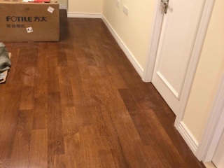 套装门、踢脚线安装