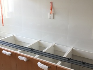 集成吊顶及橱柜柜体安装