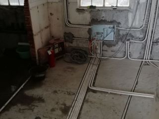 强、弱电路穿线施作
