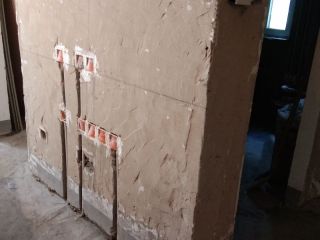 强、弱电路穿线施作