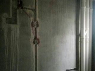 水、电管开槽施作