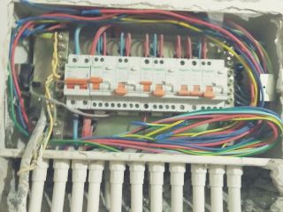 强、弱电路穿线施作