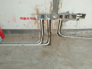 水、电管开槽施工