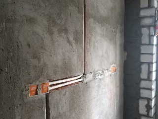 水、电管开槽施工