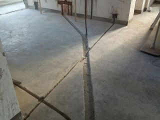 水、电管开槽施工