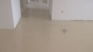 地砖铺贴及地面找平施作