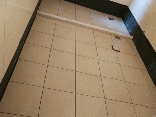 地砖铺贴及地面找平施作