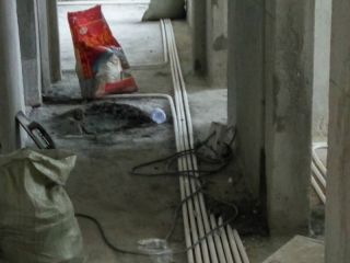 强、弱电路穿线施作