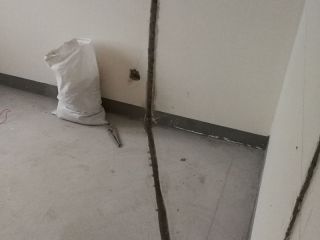 水、电管开槽施工
