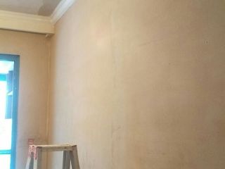 现场背景墙及隔墙施作