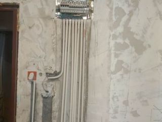 水、电管开槽施作