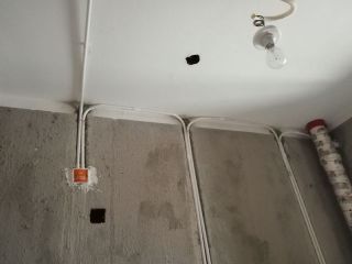 水、电管开槽施工