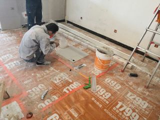 地砖铺贴及地面找平施作