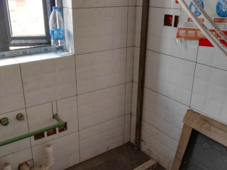 厨房、卫生间墙砖施作
