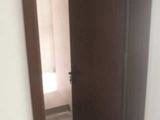 套装门、踢脚线安装