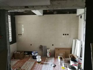 厨房、卫生间墙砖施作