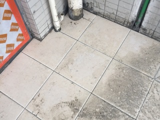 地砖铺贴及地面找平施作