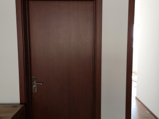 套装门、踢脚线安装