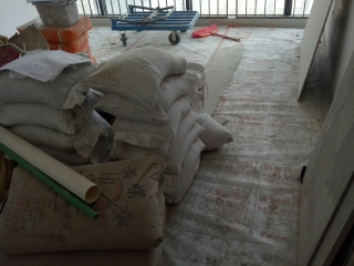 地砖铺贴及地面找平施作