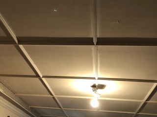 现场背景墙及隔墙施作