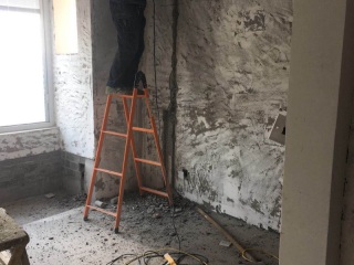 水、电管开槽施工