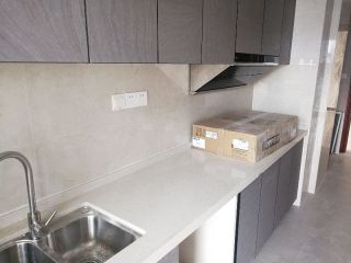 厨房、卫生间墙砖施作