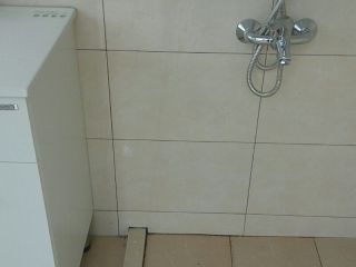 地砖铺贴及地面找平施作