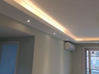 现场背景墙及隔墙施作