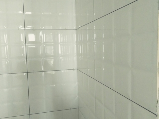 厨房、卫生间墙砖施作