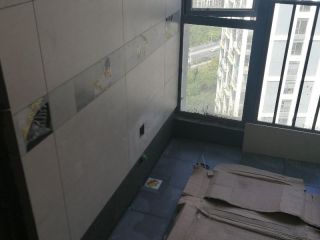 地砖铺贴及地面找平施作