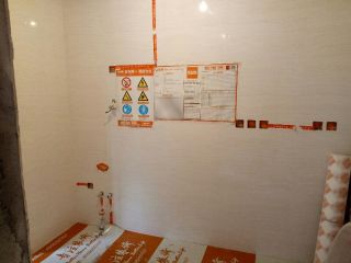 厨房、卫生间墙砖施作