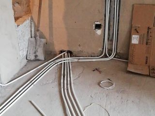 水、电管开槽施作