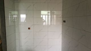 厨房、卫生间墙砖施作