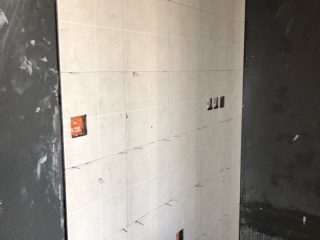 厨房、卫生间墙砖施作