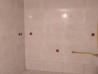 地砖铺贴及地面找平施作