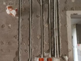 水、电管开槽施作