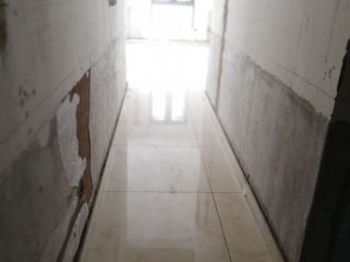 地砖铺贴及地面找平施作