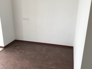 套装门、踢脚线安装