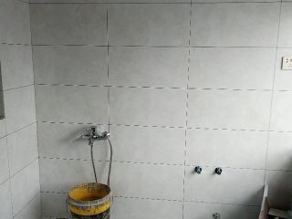 厨房、卫生间墙砖施作