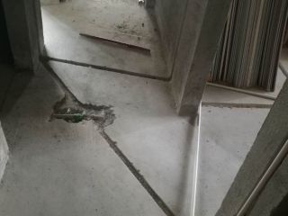 水、电管开槽施工
