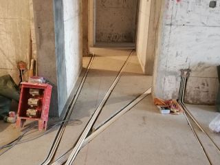 强、弱电路穿线施作