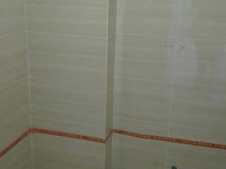 厨房、卫生间墙砖施作