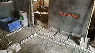 强、弱电路穿线施作